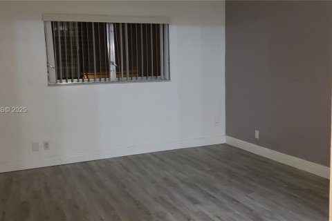 Copropriété à louer à Hallandale Beach, Floride: 2 chambres, 87.33 m2 № 1982760 - photo 10