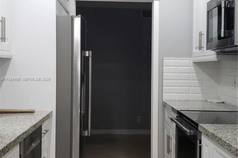 Copropriété à louer à Hallandale Beach, Floride: 2 chambres, 87.33 m2 № 1982760 - photo 2