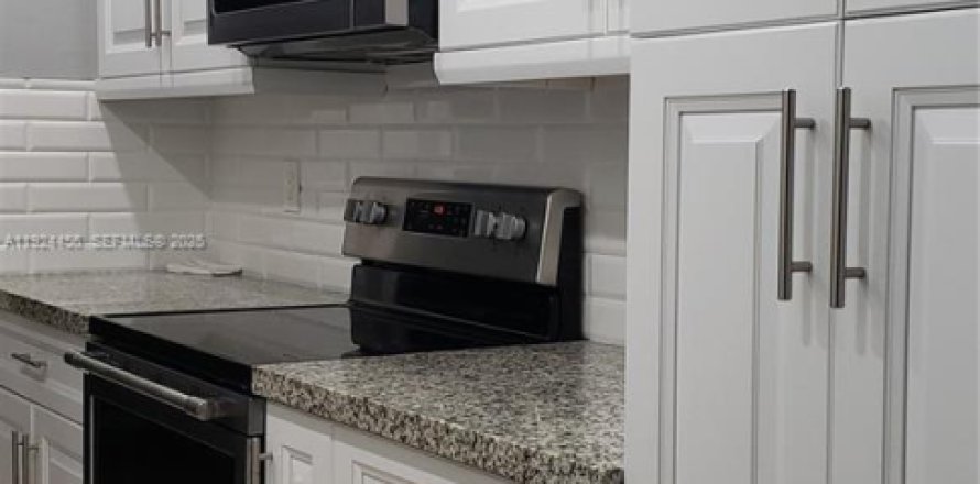 Condo à Hallandale Beach, Floride, 2 chambres  № 1982760