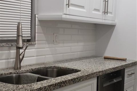 Copropriété à louer à Hallandale Beach, Floride: 2 chambres, 87.33 m2 № 1982760 - photo 3