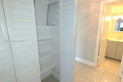 Copropriété à louer à Miami Gardens, Floride: 1 chambre, 67.82 m2 № 1977347 - photo 8