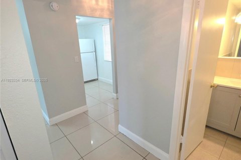 Copropriété à louer à Miami Gardens, Floride: 1 chambre, 67.82 m2 № 1977347 - photo 14