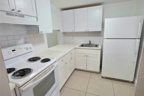 Copropriété à louer à Miami Gardens, Floride: 1 chambre, 67.82 m2 № 1977347 - photo 2