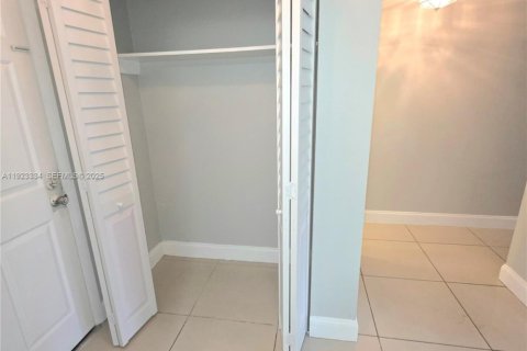 Copropriété à louer à Miami Gardens, Floride: 1 chambre, 67.82 m2 № 1977347 - photo 6