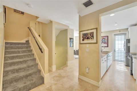 Townhouse in Wilton Manors, Florida 3 bedrooms, 200.3 sq.m. № 2189439 - photo 23