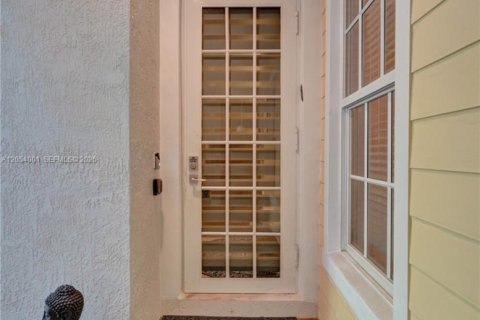 Townhouse in Wilton Manors, Florida 3 bedrooms, 200.3 sq.m. № 2189439 - photo 10