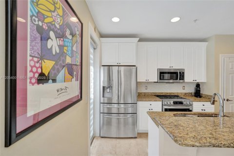 Townhouse in Wilton Manors, Florida 3 bedrooms, 200.3 sq.m. № 2189439 - photo 16