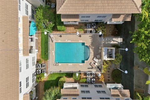 Townhouse in Wilton Manors, Florida 3 bedrooms, 200.3 sq.m. № 2189439 - photo 9