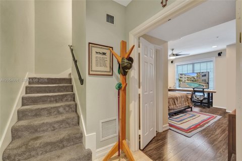 Townhouse in Wilton Manors, Florida 3 bedrooms, 200.3 sq.m. № 2189439 - photo 12