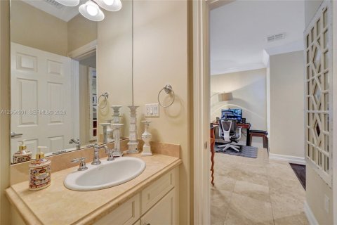 Townhouse in Wilton Manors, Florida 3 bedrooms, 200.3 sq.m. № 2189439 - photo 29