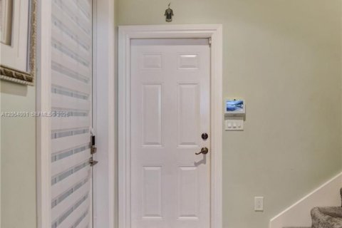 Townhouse in Wilton Manors, Florida 3 bedrooms, 200.3 sq.m. № 2189439 - photo 13