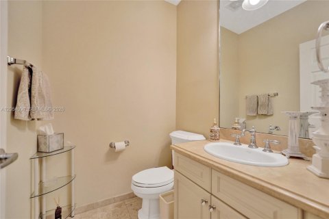 Townhouse in Wilton Manors, Florida 3 bedrooms, 200.3 sq.m. № 2189439 - photo 28
