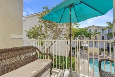 Townhouse in Wilton Manors, Florida 3 bedrooms, 200.3 sq.m. № 2189439 - photo 24