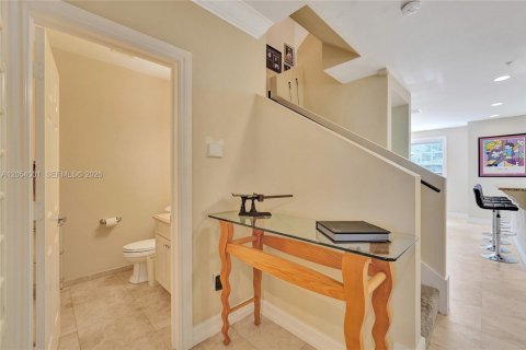 Townhouse in Wilton Manors, Florida 3 bedrooms, 200.3 sq.m. № 2189439 - photo 27