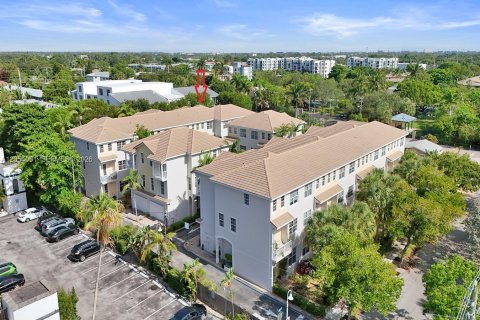 Townhouse in Wilton Manors, Florida 3 bedrooms, 200.3 sq.m. № 2189439 - photo 4
