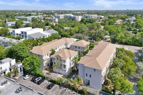 Townhouse in Wilton Manors, Florida 3 bedrooms, 200.3 sq.m. № 2189439