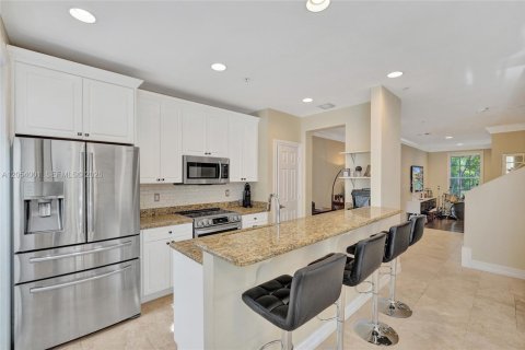 Townhouse in Wilton Manors, Florida 3 bedrooms, 200.3 sq.m. № 2189439 - photo 15