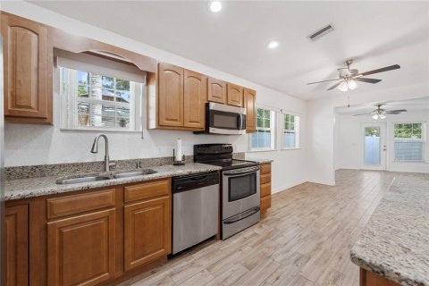 House in Davenport, Florida 2 bedrooms, 115.94 sq.m. № 1784329 - photo 9