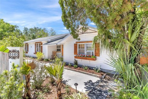 House in Mount Dora, Florida 2 bedrooms, 116.31 sq.m. № 2112008