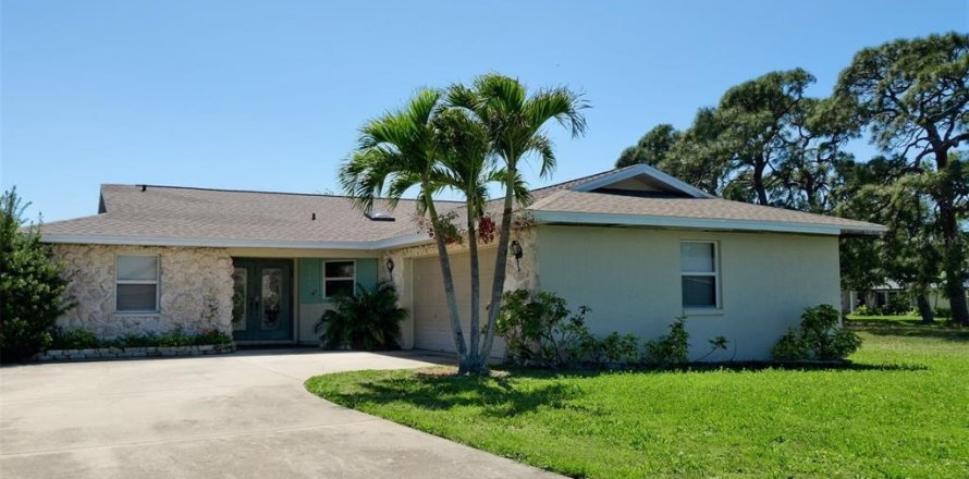 House in Bradenton, Florida 3 bedrooms, 180.79 sq.m. № 2232137