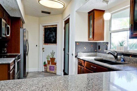 House in Bradenton, Florida 3 bedrooms, 180.79 sq.m. № 2232137 - photo 24