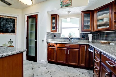 House in Bradenton, Florida 3 bedrooms, 180.79 sq.m. № 2232137 - photo 25