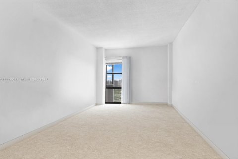 Condo in Aventura, Florida, 2 bedrooms  № 1896452 - photo 4