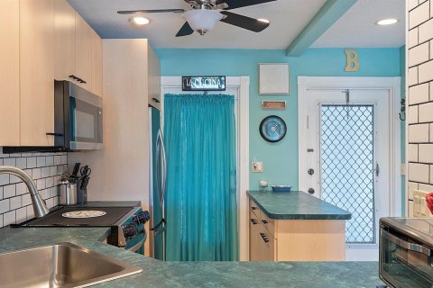 Condo in Hallandale Beach, Florida, 2 bedrooms № 2247324 - photo 12