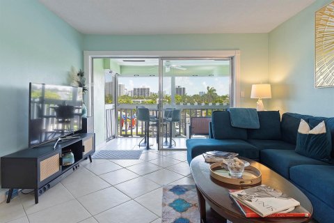 Condo in Hallandale Beach, Florida, 2 bedrooms № 2247324 - photo 27