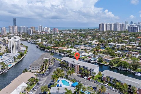 Condo in Hallandale Beach, Florida, 2 bedrooms № 2247324 - photo 4