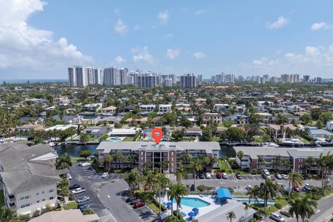 Condo in Hallandale Beach, Florida, 2 bedrooms № 2247324 - photo 6