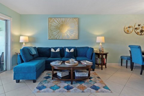 Condo in Hallandale Beach, Florida, 2 bedrooms № 2247324 - photo 28