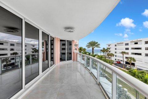 Купить кондоминиум в Дирфилд-Бич, Флорида 3 спальни, 191.01м2, № 2029066 - фото 2