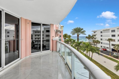 Купить кондоминиум в Дирфилд-Бич, Флорида 3 спальни, 191.01м2, № 2029066 - фото 3