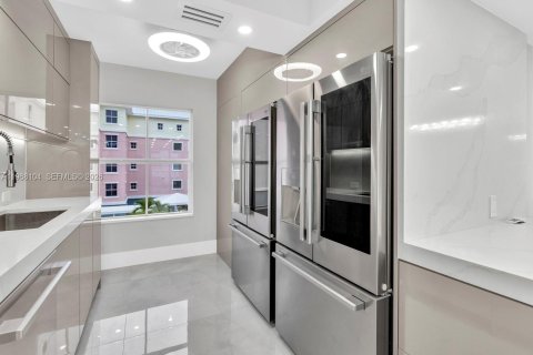 Купить кондоминиум в Дирфилд-Бич, Флорида 3 спальни, 191.01м2, № 2029066 - фото 13