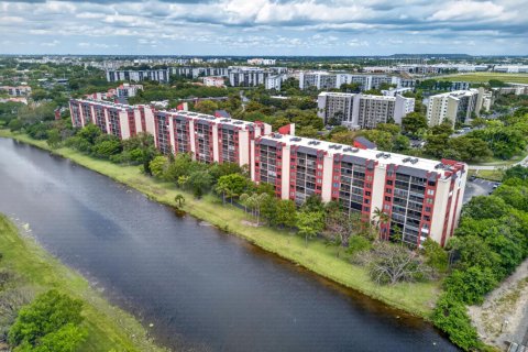 Copropriété à louer à Pompano Beach, Floride: 2 chambres, 129.97 m2 № 2190935 - photo 2