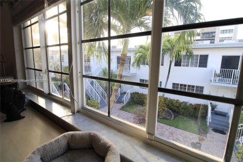 Copropriété à vendre à Bay Harbor Islands, Floride: 2 chambres, 101.45 m2 № 1713077 - photo 11