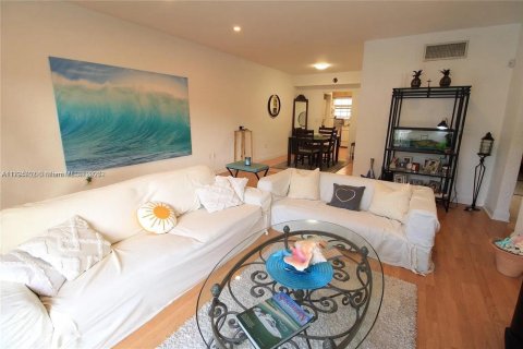 Copropriété à vendre à Bay Harbor Islands, Floride: 2 chambres, 101.45 m2 № 1713077 - photo 3