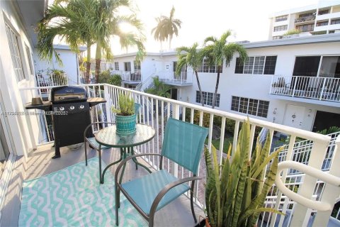 Copropriété à vendre à Bay Harbor Islands, Floride: 2 chambres, 101.45 m2 № 1713077 - photo 8