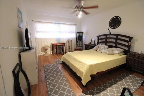Copropriété à vendre à Bay Harbor Islands, Floride: 2 chambres, 101.45 m2 № 1713077 - photo 17