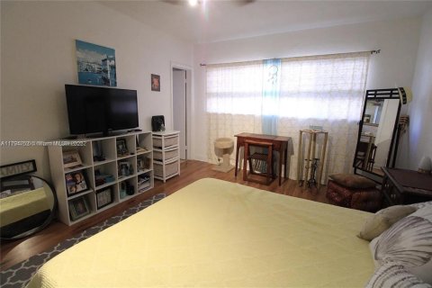 Copropriété à vendre à Bay Harbor Islands, Floride: 2 chambres, 101.45 m2 № 1713077 - photo 16