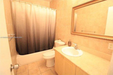 Copropriété à vendre à Bay Harbor Islands, Floride: 2 chambres, 101.45 m2 № 1713077 - photo 13