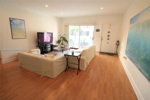 Copropriété à vendre à Bay Harbor Islands, Floride: 2 chambres, 101.45 m2 № 1713077 - photo 6