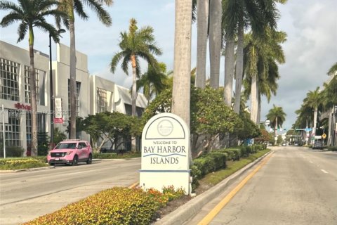 Copropriété à vendre à Bay Harbor Islands, Floride: 2 chambres, 101.45 m2 № 1713077 - photo 2