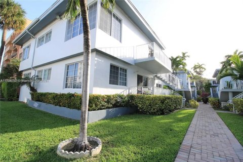 Copropriété à vendre à Bay Harbor Islands, Floride: 2 chambres, 101.45 m2 № 1713077 - photo 22
