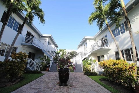 Copropriété à vendre à Bay Harbor Islands, Floride: 2 chambres, 101.45 m2 № 1713077 - photo 19