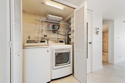 Condo in Juno Beach, Florida, 2 bedrooms  № 2086979 - photo 19