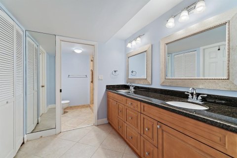 Condo in Juno Beach, Florida, 2 bedrooms  № 2086979 - photo 15