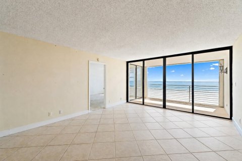 Condo in Juno Beach, Florida, 2 bedrooms  № 2086979 - photo 12