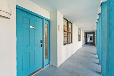 Condo in Juno Beach, Florida, 2 bedrooms  № 2086979 - photo 8